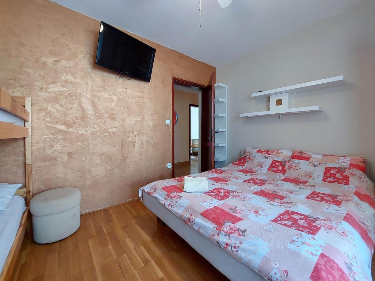 Apartment And Room Marica Punat Exterior foto